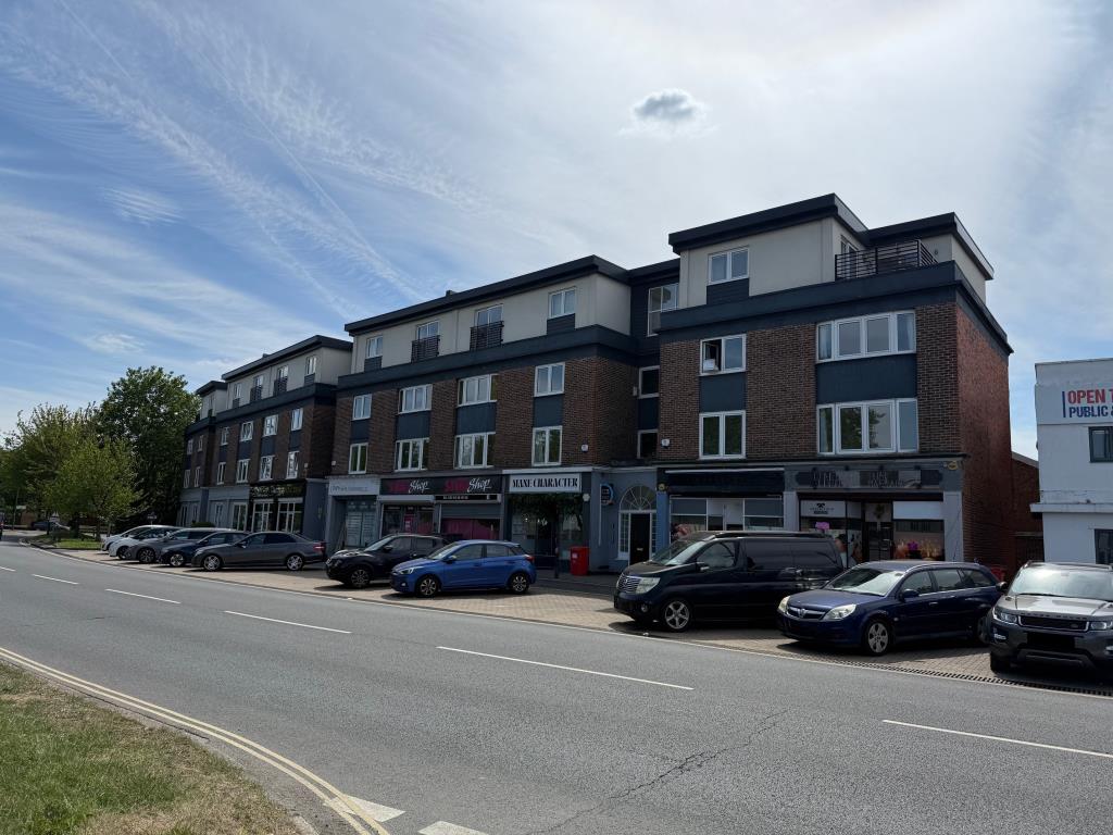 Lot: 16 - FREEHOLD GROUND RENTS - View of the southern end of the building from the street